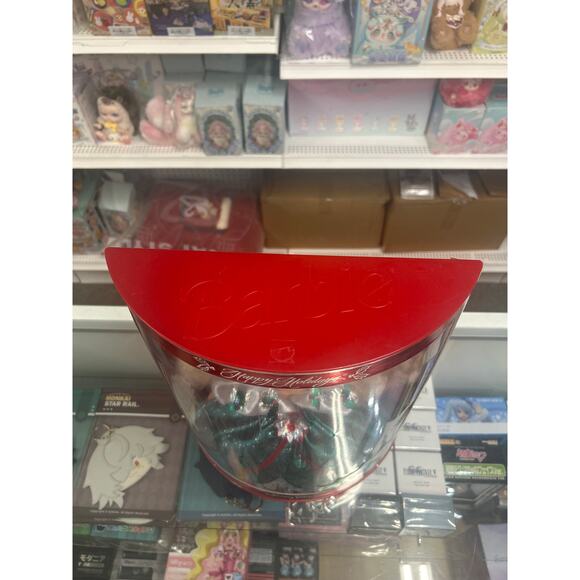 Barbie - Happy Holidays Special Edition Doll - Picture 4 of 5